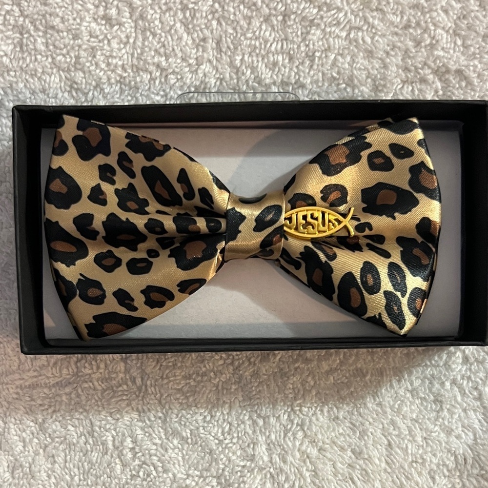 Tytus Ties Leopard Print Bow Tie with Gold Jesus Fish Pin